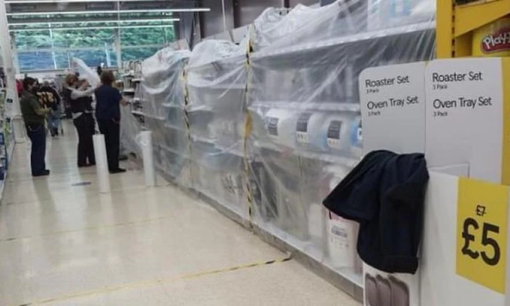 Εκεί θα φτάσουμε; Απαγόρευση αγοράς "μη ουσιωδών" αντικειμένων λόγω καραντίνας